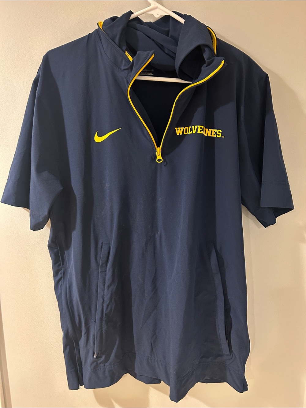 Nike Navy and Yellow Pullover Short-Sleeve Windbreaker. Michigan Wolverines